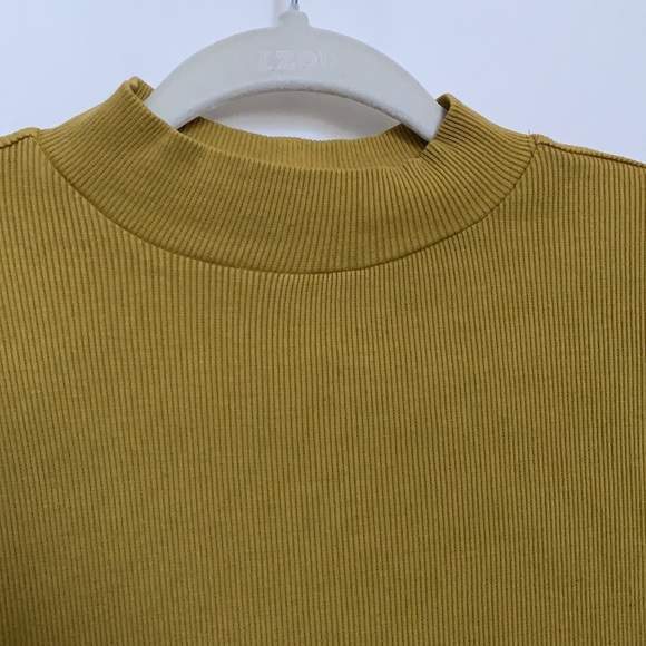Ribbed mock kneck chartreuse fitted tee - Picture 2 of 4